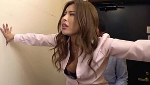 Horny Amateur Babe Shakes Tight Pants Butt at Property Viewing for Creampie