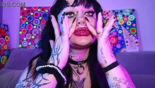 i love deedee love's cum, she's so submissive and goth