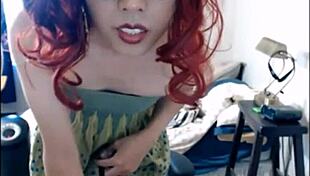 Hot shemale reaches orgasm on webcam.