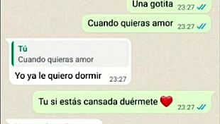 mi novia disfruta la leche con gusto