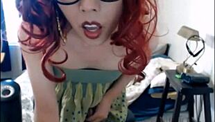 Hot shemale reaches orgasm on webcam.