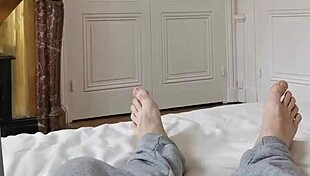 ma copine me suce devant le porno, c'est une amatrice francaise julynovember, non?