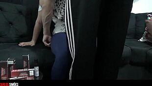 Ližem rit svoji punci prav zdaj