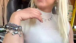 Engage in a detailed cum chat with me online