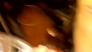 Masked amateur gives blowjob for cumshot