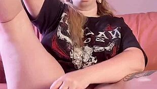 huge toy stretching my pussy wide open. juicy lips can’t handle the intense gape.