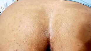 बड़ी गंद वाली वेश्या मॉन्स्टर लंड के लिए गंद फैलाती है