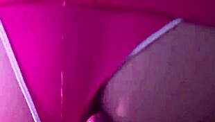 Trusser til siden for oppefra-skørte knep og sædafgang