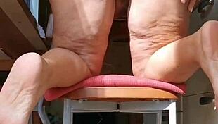 A Mia Moglie Piace Pulire In Mutandine Per Poi Farsi Scopare