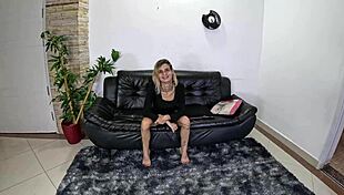 por trás das câmeras com russah, spreading her small tits 😏