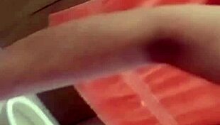 The mature Colombian mom masturbates and squirts on WhatsApp for her lover