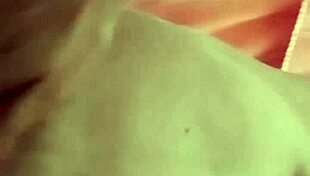 The mature Colombian mom masturbates and squirts on WhatsApp for her lover