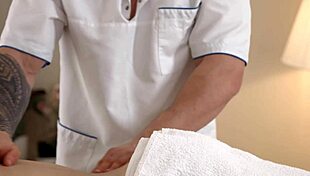 I flexibul Nicole Murkovski enjoy massage an threesome