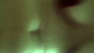 The mature Colombian mom masturbates and squirts on WhatsApp for her lover