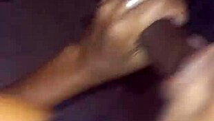 una mamada rápida en el baño abandonado con monster cock y wet pussy 😈