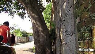 Fodendo na rua! Watch this public cumshot on big tits!