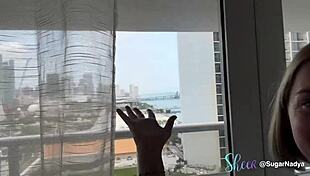 Мой первый раз дрочу другому парню с натуральными сиськами и голубыми глазами