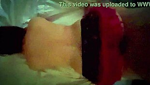 entro al cuarto mientras se vestia