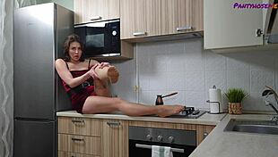 paulina soul says, watch me tease in these sexy pantyhose