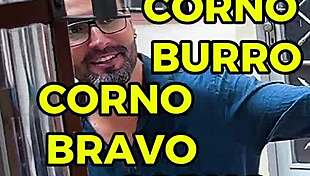 Se tem um homem feliz nesse mundo é esse corno com blowjob humiliation 😏