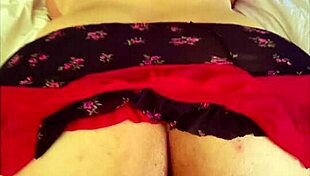 entro al cuarto mientras se vestia