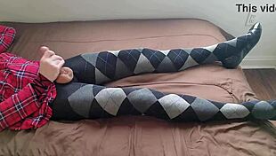 Shemale jerks off in plaid dress 😍