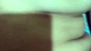 Wanita Indonesia Kongkek Gaya Anjing Dari Belakang Di Rumah!