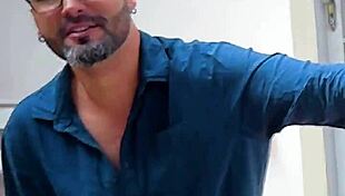 Se tem um homem feliz nesse mundo é esse corno com blowjob humiliation 😏