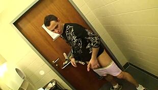 In the baths of the mall with the whore!