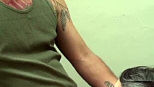 Se tem um homem feliz nesse mundo é esse corno com blowjob humiliation 😏