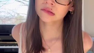 i love teasing you with my big tits