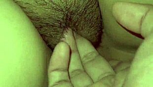 คู่ไทยอ้วนเปียกและเสียวด้วยนิ้ว