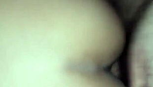 Novinha namorada do meu amigo gemendo na minha vara d4!