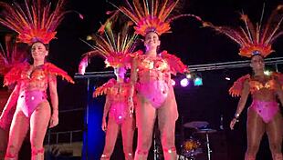 why wear pantyhose and stockings on that big ass?