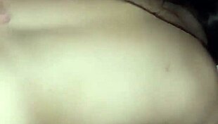 Novinha namorada do meu amigo gemendo na minha vara d4!