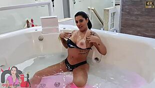 o safado fucked me in the bathtub