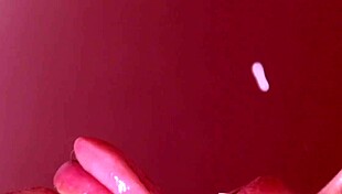 cette belle-fille japonaise fait une pipe en douce à son beau-père. il jouit fort sans censure !