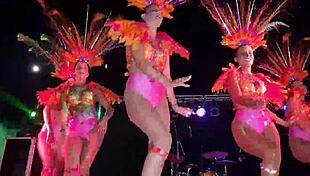 why wear pantyhose and stockings on that big ass?