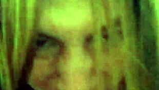 Chica trans moans suggestively as she enjoys anal pleasure