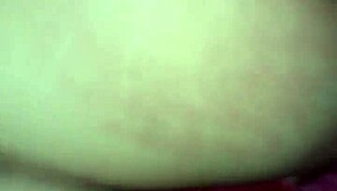 Novinha namorada do meu amigo gemendo na minha vara d4!