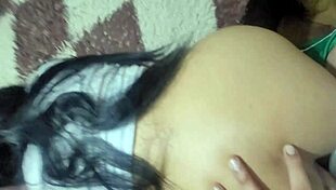 Colegiala casero me culeo a mi compa�era de clase sin cond�n frente al espejo despu�s de educaci�n fisica