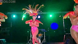 why wear pantyhose and stockings on that big ass?