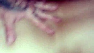 Novinha namorada do meu amigo gemendo na minha vara d4!