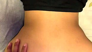 me quede solo con mi novia y la puse de perrito, se mueve rico