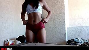 Cítím vášeň v těchto lahodných párových nezbedných dobrodružstvích s jejich mladou 18+ přítelkyní