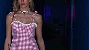 Cum drain stripper letting VIP client use fuck hole!