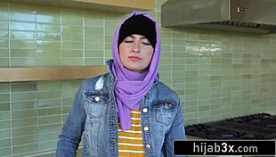 Sexy Teen Tries Sucking Cock!