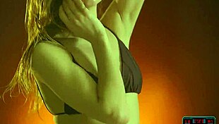 Teen Beauty Sea Rose Chilling Naked In Warm Hot Tub