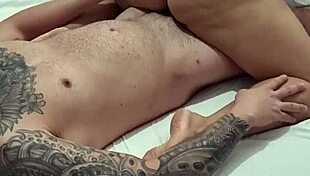 casada rabuda sits on macho cock