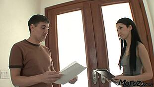 Young 18+ amateur gets facial from daddy